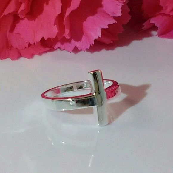Cross Ring Sterling Silver Contemporary Style Size 6 - Picture 2 of 3